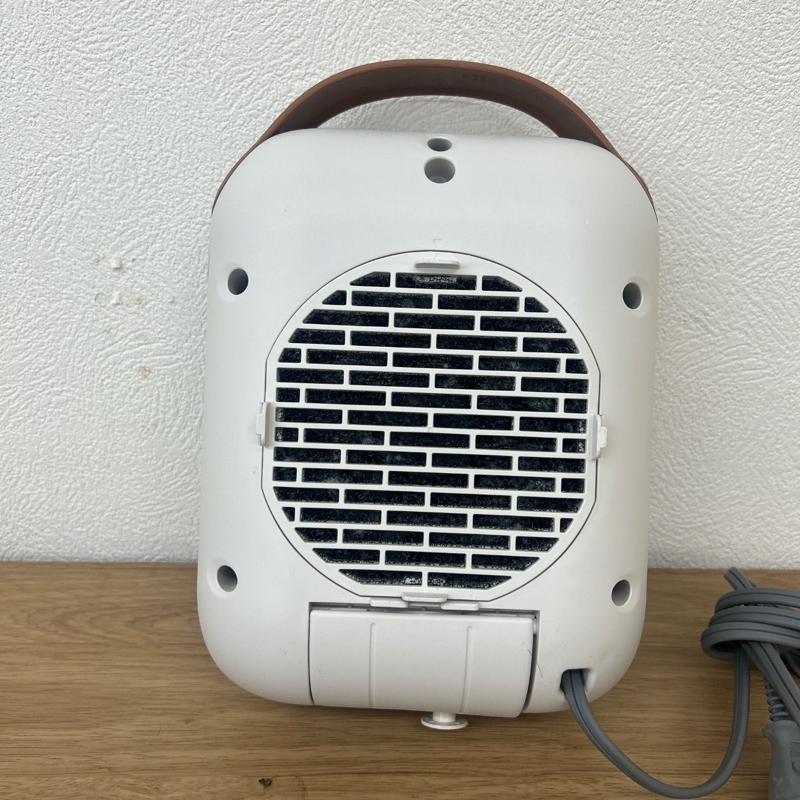 通電確認済み】DeLonghi HFX30C11-IWセラミックファンヒーター【電化