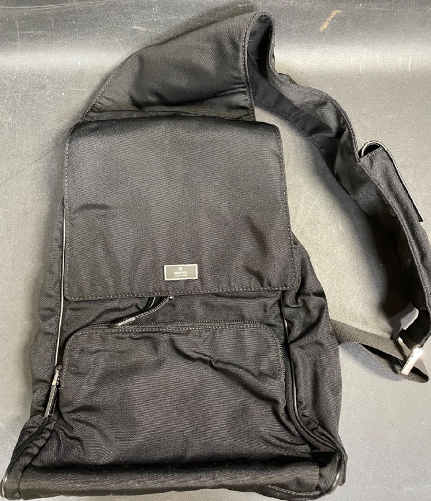SA1【美品】GUCCI グッチショルダーバック ワンショルダー ボディバック 巾着型 ナイロンキャンバス ブラック メンズ 019 0325