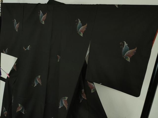 平和屋本店■極上　本場大島紬　9マルキ　地空　舞蝶文　黒地　逸品　DZAA6012kh5 平和屋本店□極上 本場大島紬 9マルキ 地空 舞蝶文 黒地 逸品