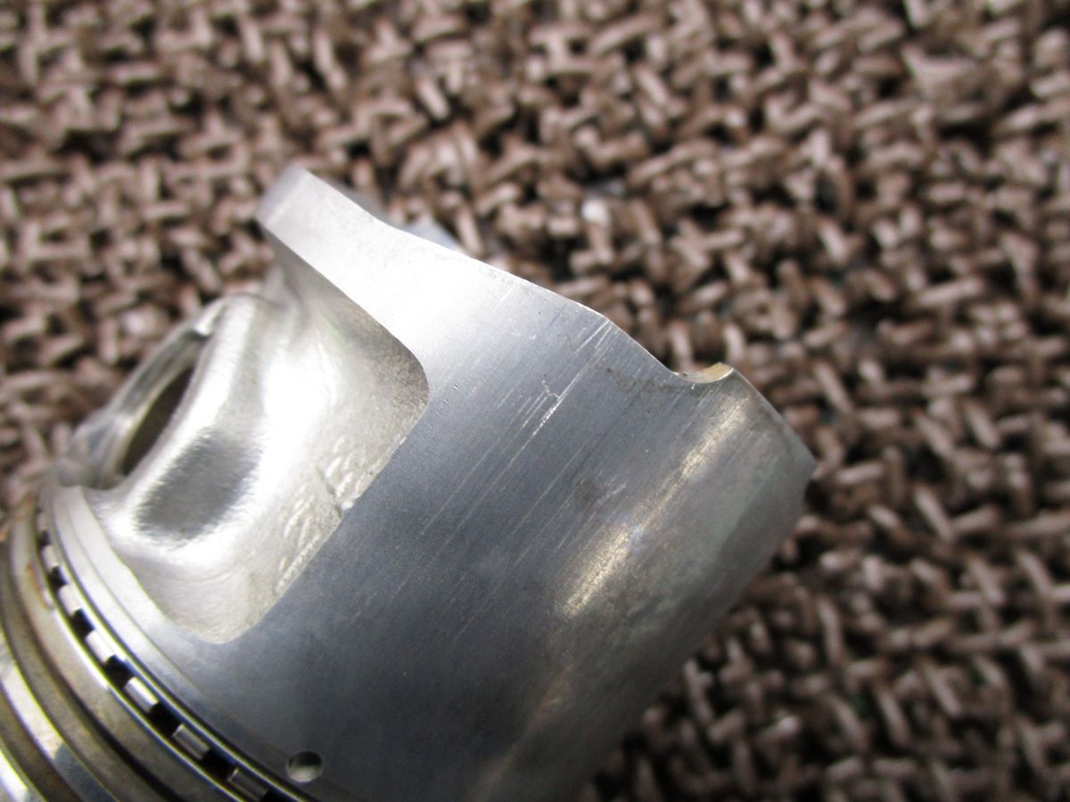 シリンダー ピストン