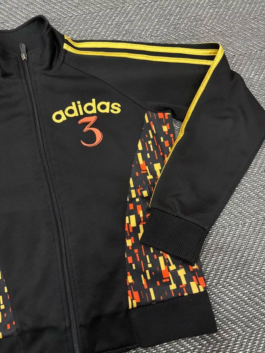  adidas アディダス ゴールド パターン ジャージ その他 セットアップ