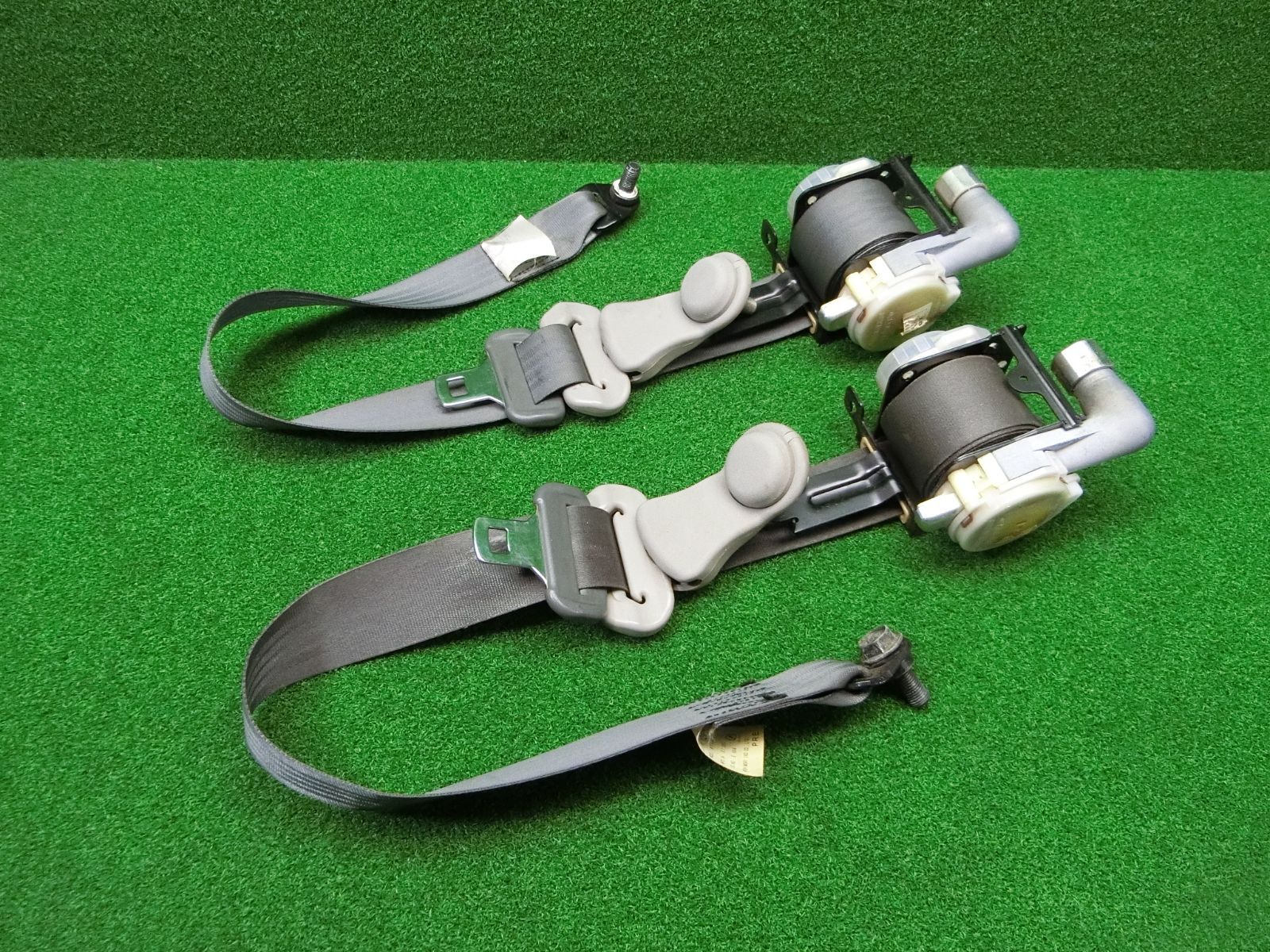 11181 日産 クリッパーリオ U71W フロント シートベルト 左右セット M89174T