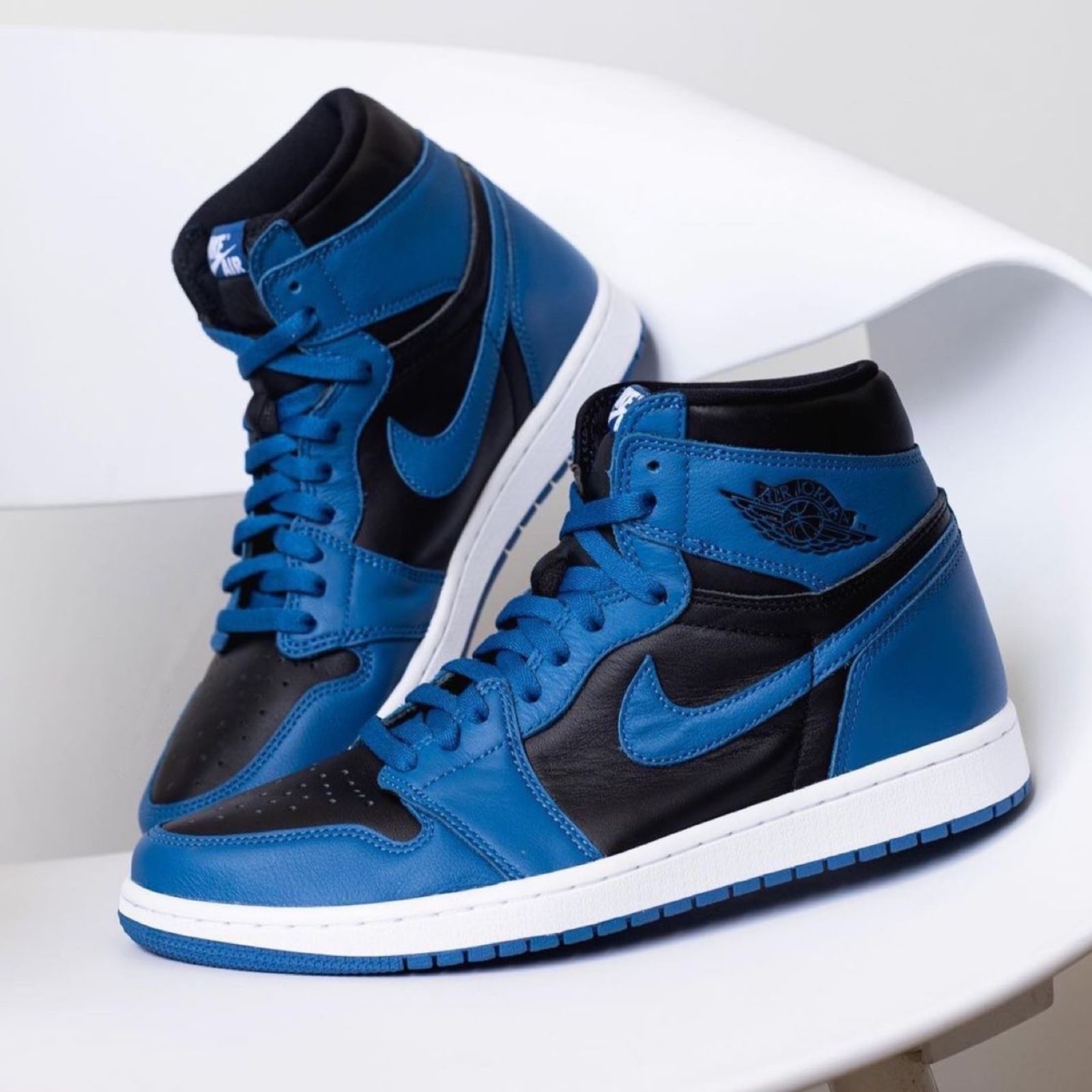 NIKE (ナイキ) AIR JORDAN 1 RETRO HIGH OG DARK MARINA BLUE 555088‐404 エアジョーダン1  レトロ ダークマリーナブルー ハイカットスニーカー ブラック/ブルー US9.5/27.5cm - メルカリ