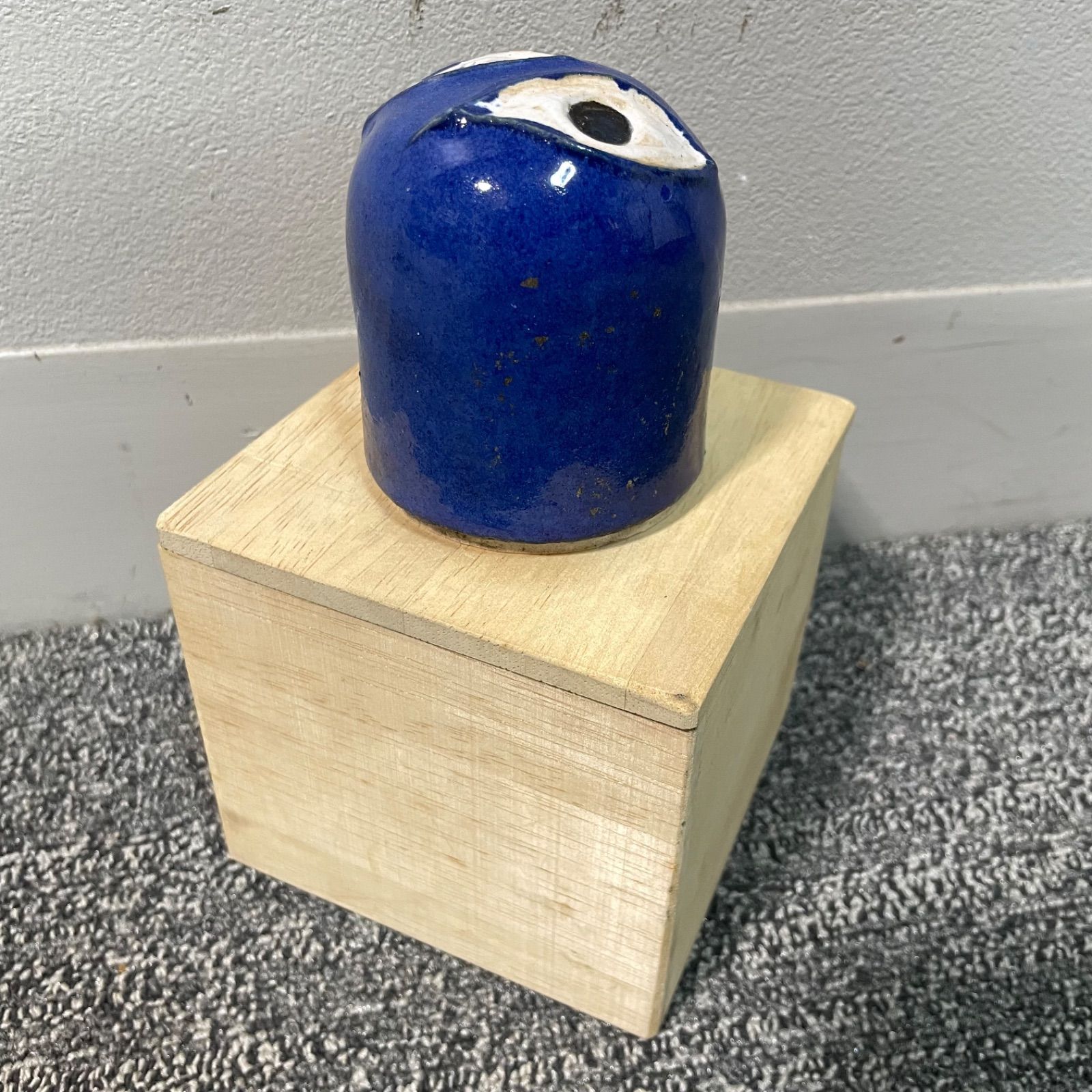 岡本太郎 デザイン 【坐るのを拒否する椅子】 陶器製 - メルカリ