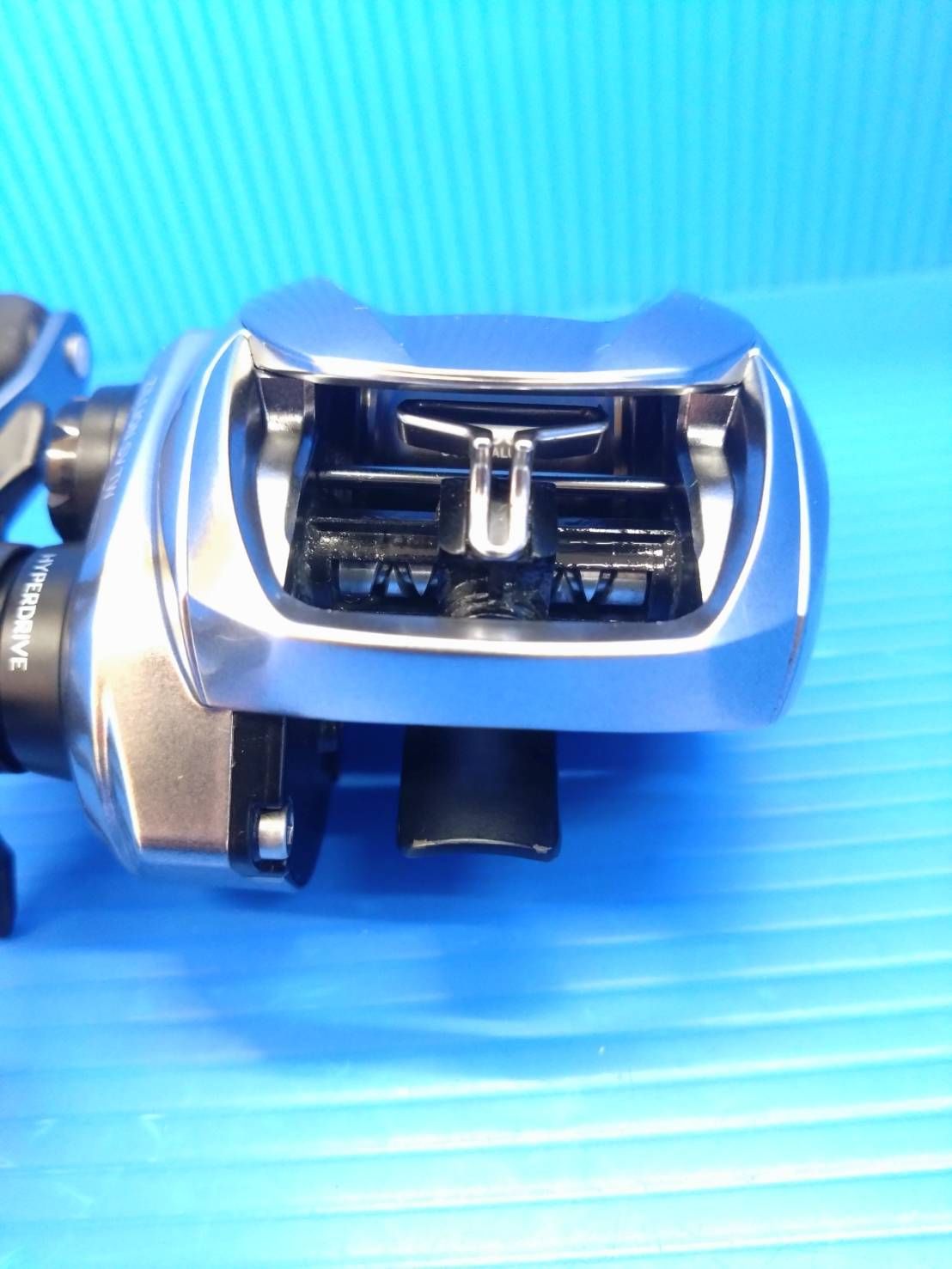 日本製 ダイワ 21ジリオン SV TW 1000 右巻き ベイト (03