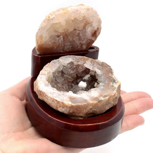 C9トレジャーメノウ 台付き 瑪瑙 風水 聚宝盆アゲート ﾄﾚｼﾞｬｰﾒﾉｳ