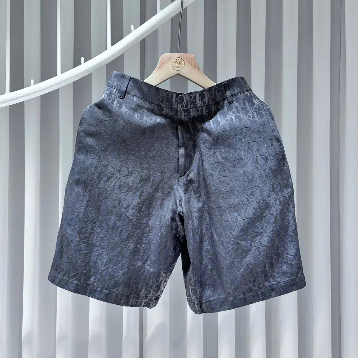Dior ディオール オブリーク トロッタースイム パンツ 水着 4ハーフパンツ Dior Oblique Swim Shorts Pearl-Colored Technical Fabric | DIOR
