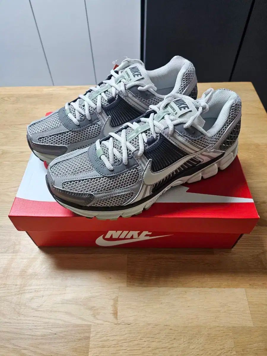 NIKE(ナイキ) ズーム ボメロ 5 W コブルストン