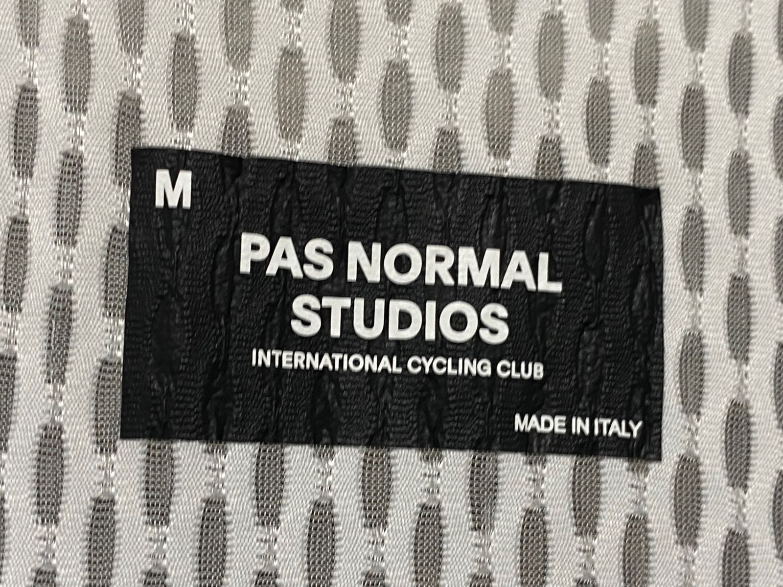 ダークネイビー