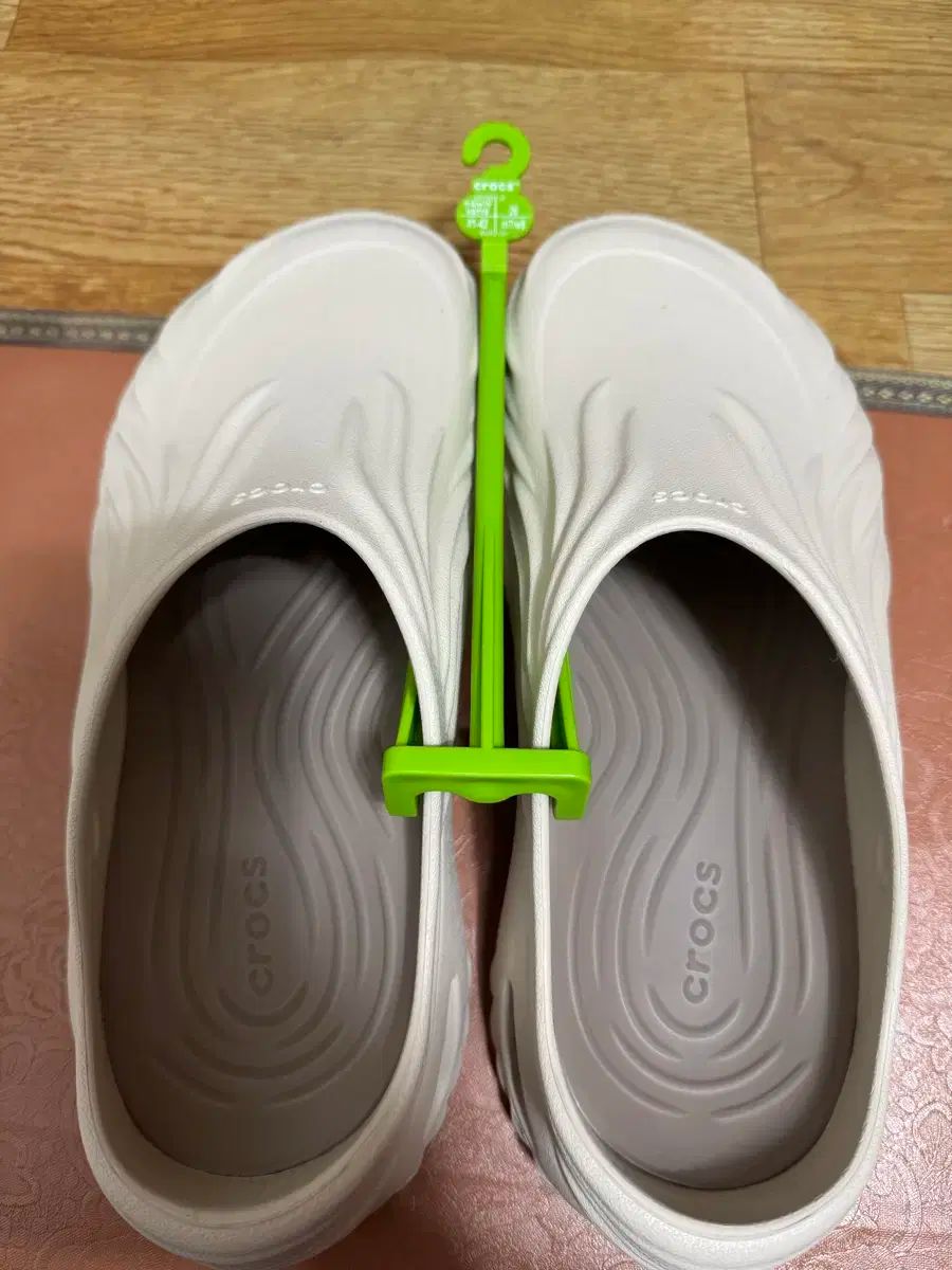 ハルspクルルsp crocs(クロックス) Ecco(エコー) ウェーブ 210521 ー 0LL アーモンド