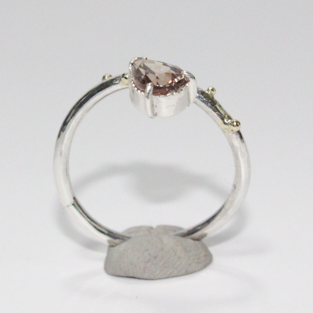 ペアシェイプ✴︎カラーチェンジガーネットK10粒々ウェーブシルバーリング9.5号 ペアシェイプ✴︎カラーチェンジガーネットK10粒々ウェーブシルバー