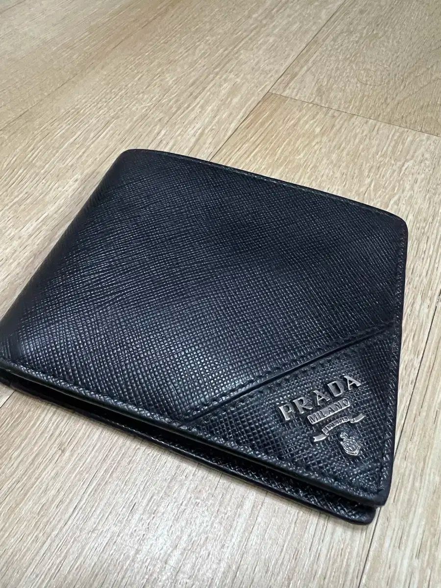 PRADA(プラダ) サフィアーノ 二つ折り財布 ✨付属品完備✨PRADA プラダ 