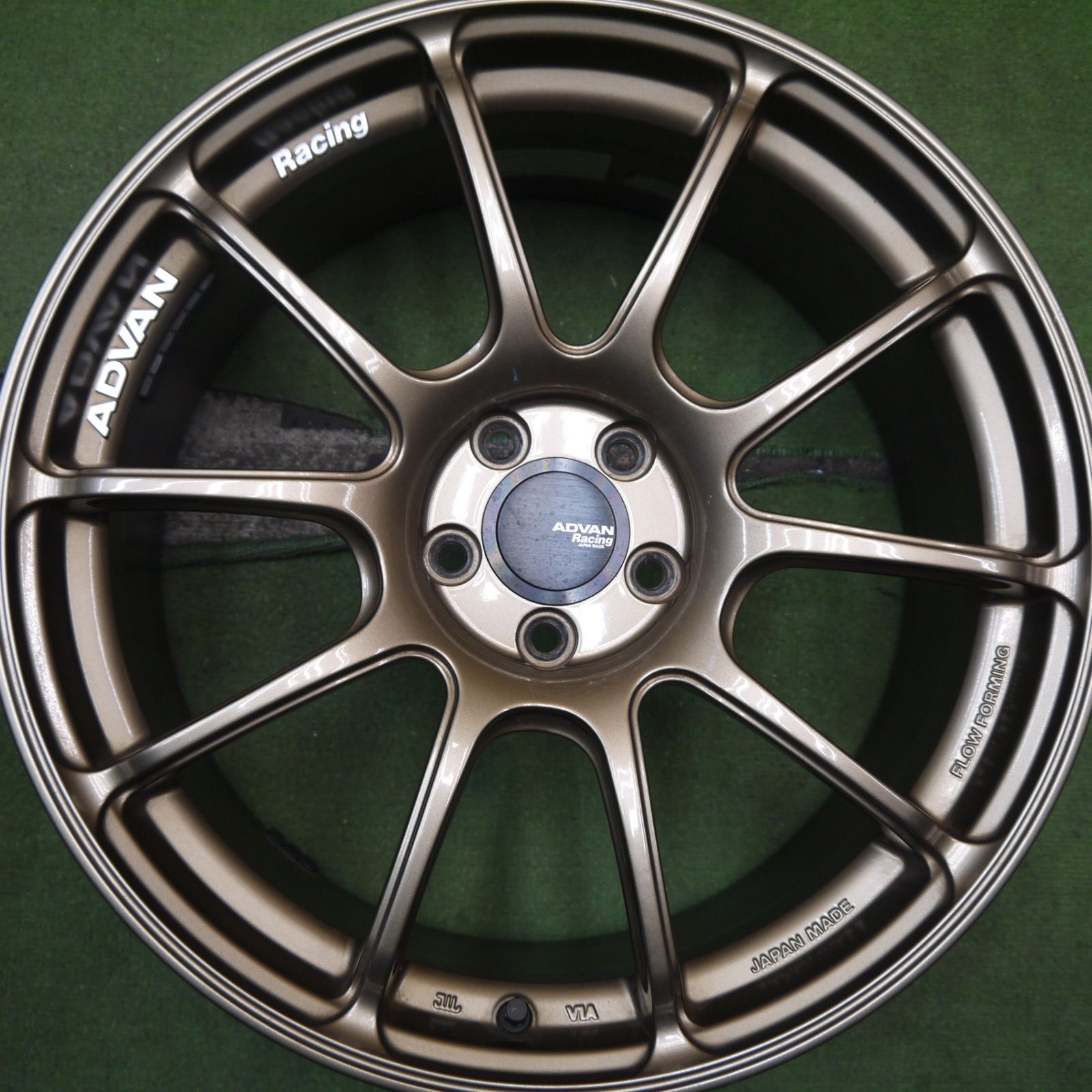 スムーズな キレイ プリウス 86 BRZ 等 ADVAN Racing RZ2 18インチ ホイール アドバン レーシング PCD100 5H 5093001Hホ