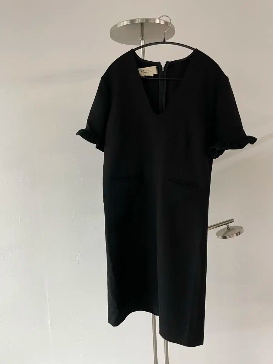 Marni マルニ 黒 フリル 半袖 ウール ワンピース 42 サイズ
