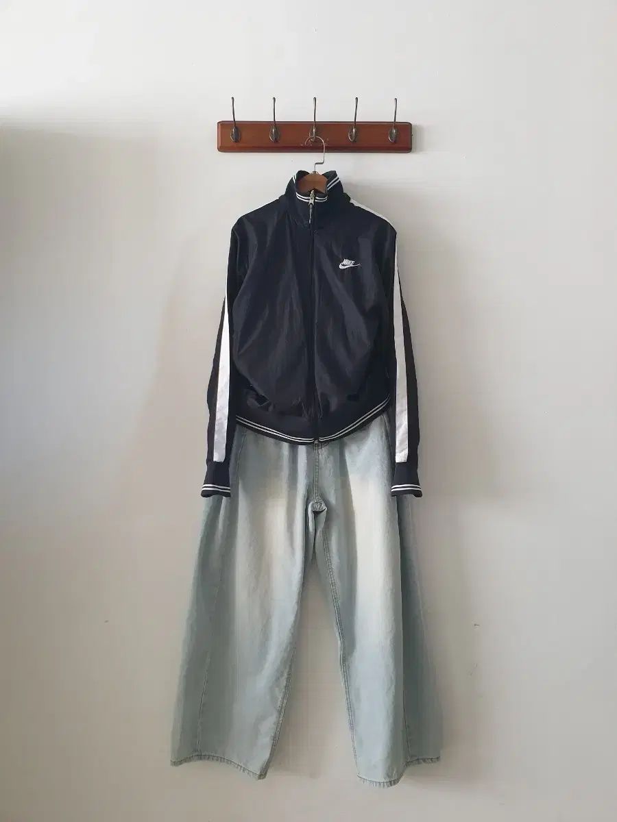 【雷市場（ポンジャン）商品韓国直送】 NIKE(ナイキ) リバーシブル 女性用ウインドブレーカー L