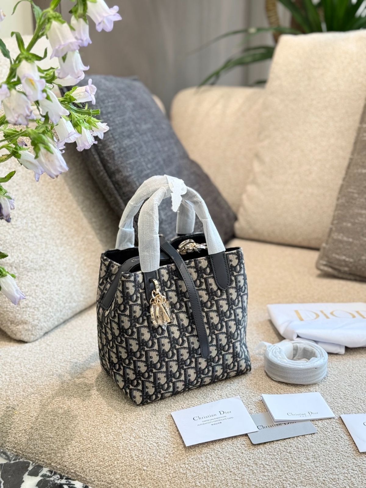 【ご褒美に☆】Dior トゥジュール スモール 縦型トートバッグ 仕事にも使える！一生ものバッグ新作【ディオール トゥジュール
