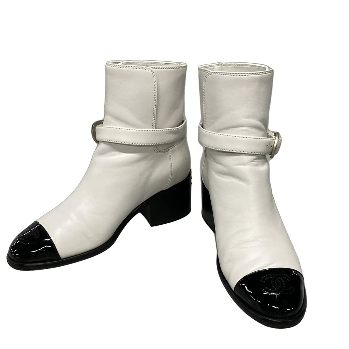 CHANEL シャネル ショートブーツ 37C レディース - G38067|Y56105|K4778 白×黒 シルバー金具 ラムスキン