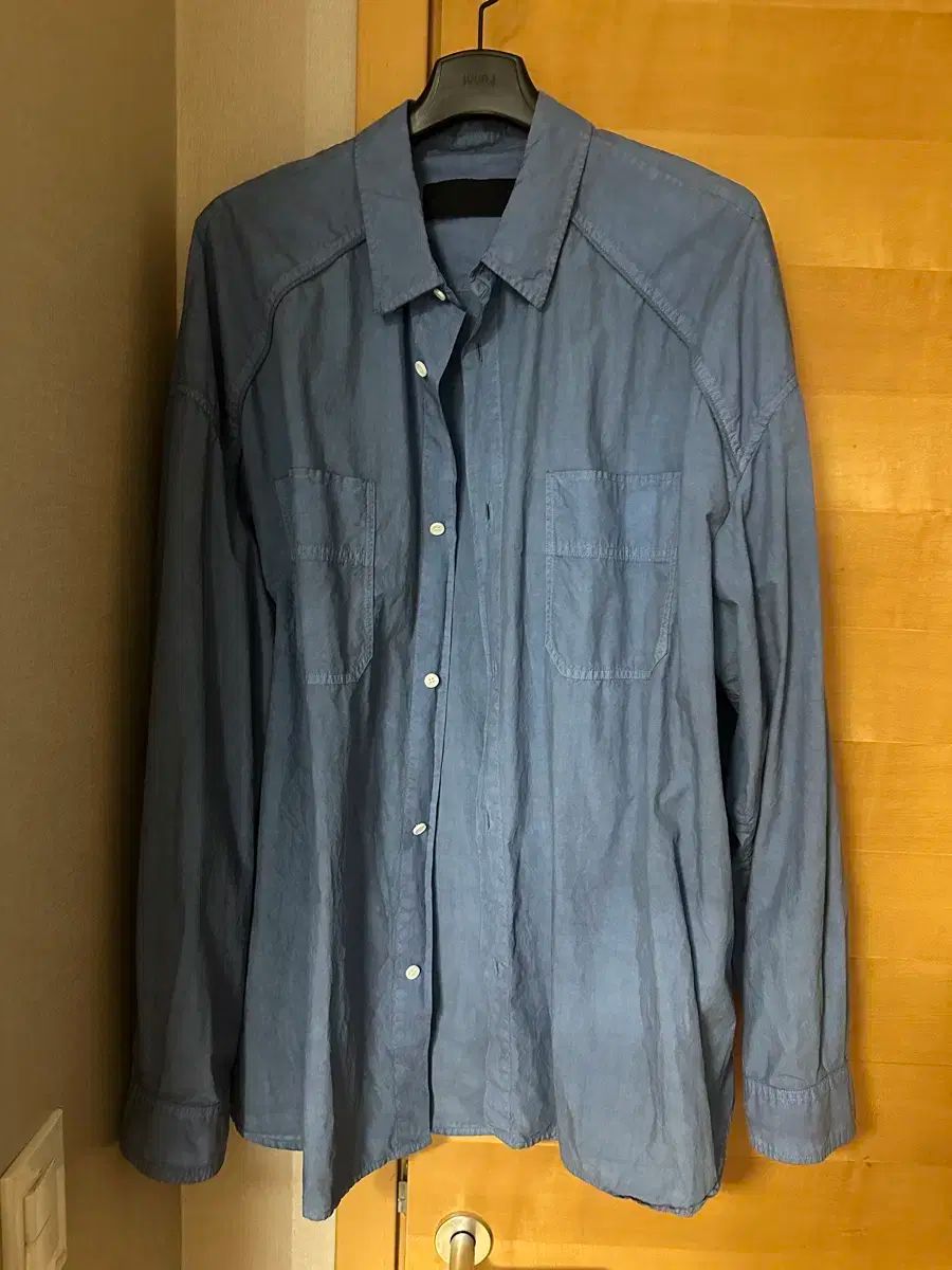 52 Juun.J ジュンジェイ 25fw ポップス ダイング ルーズフィット ツーポケット シャツ ー スカイブルー
