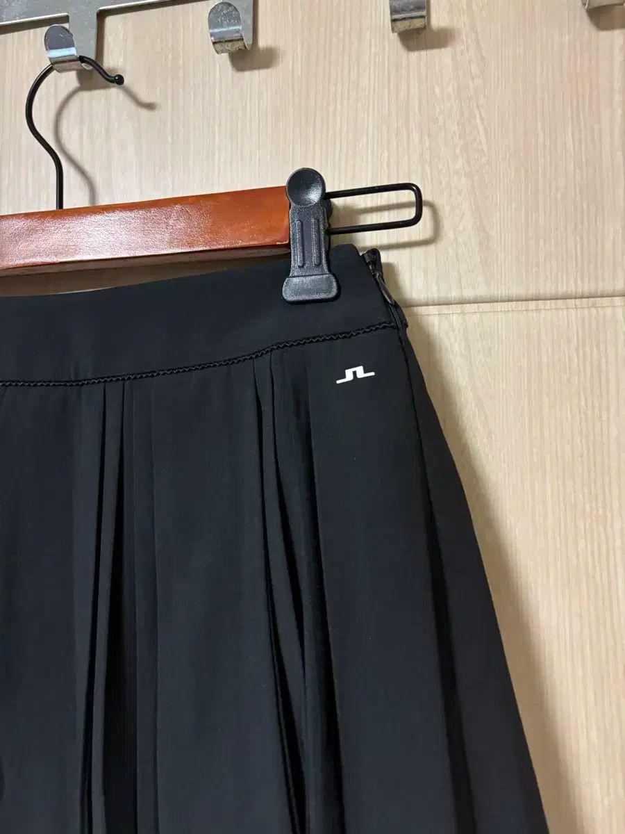 J.LINDEBERG J.リンドバーグ プリーツ スカート