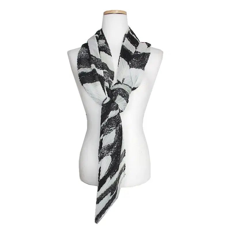 ISSEY MIYAKE PLEATSPLEASEスカーフマルチカラー美品 イッセイミヤケ プリーツプリーズ スカーフ 菱形 オレンジ色