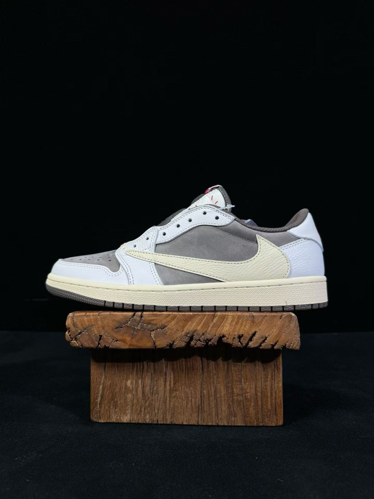 NIKE TRAVIS SCOTT AIR JORDAN 1 LOW OG SP 