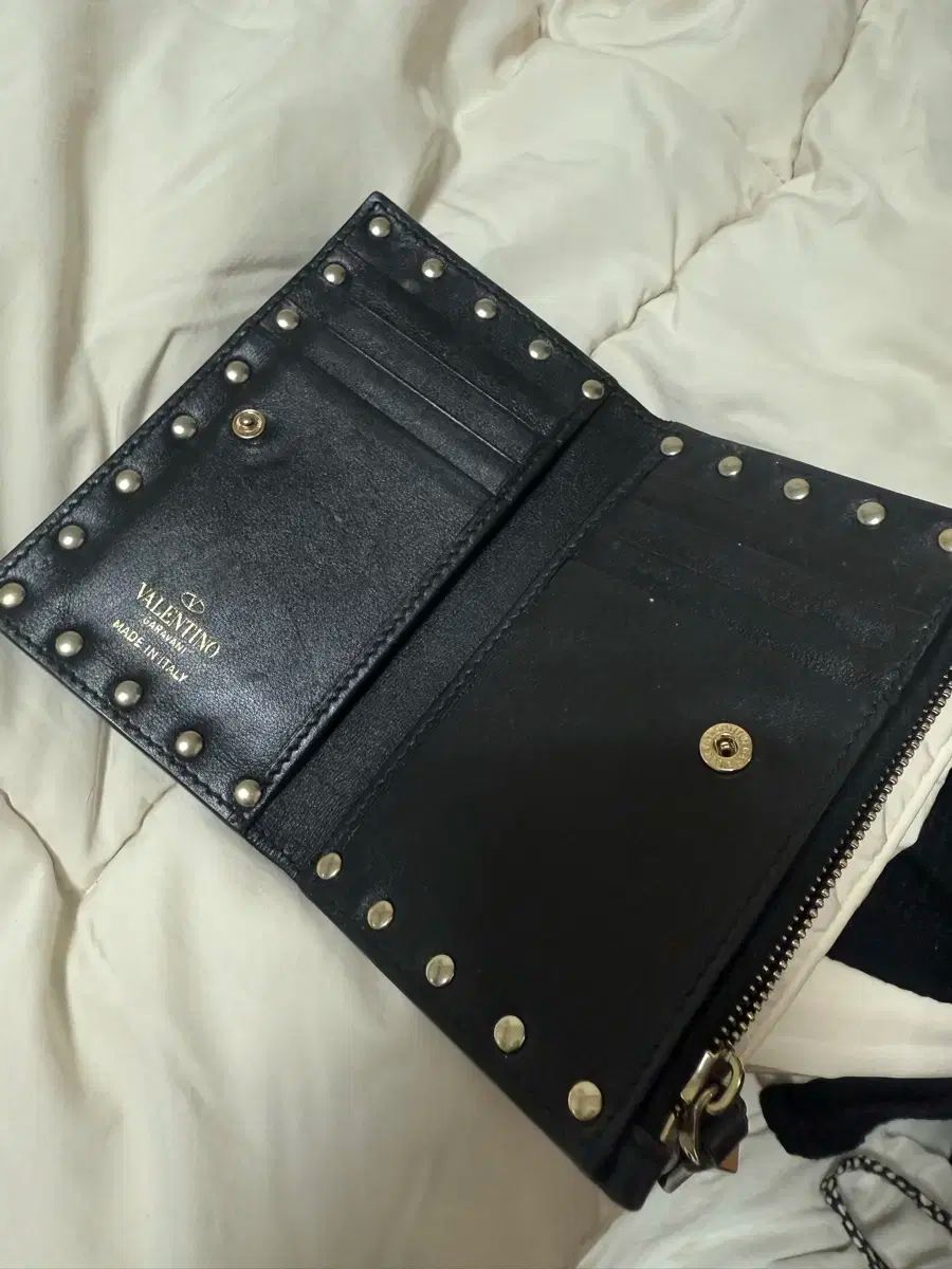 関税負担なし☆VALENTINO ロックスタッズ カードウォレット 関税負担なし☆VALENTINO ロックスタッズ 付きカードホルダー
