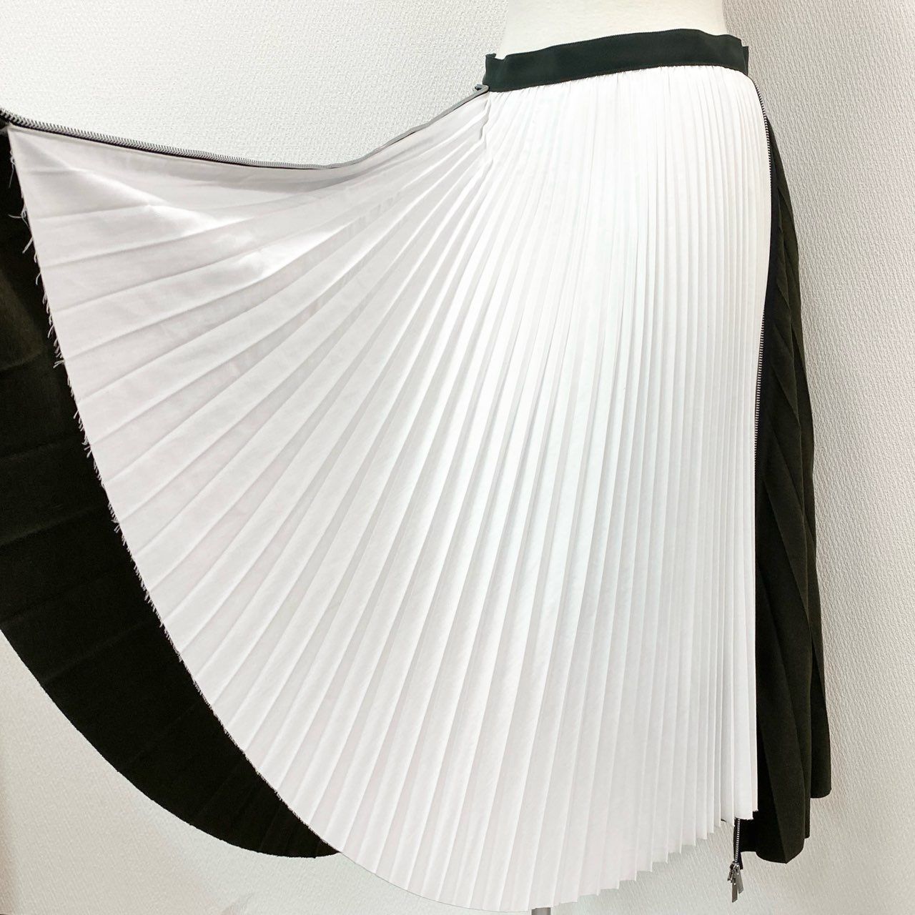 76a14 Sacai サカイ Zip Detail Pleated Skirt ジップデザイン