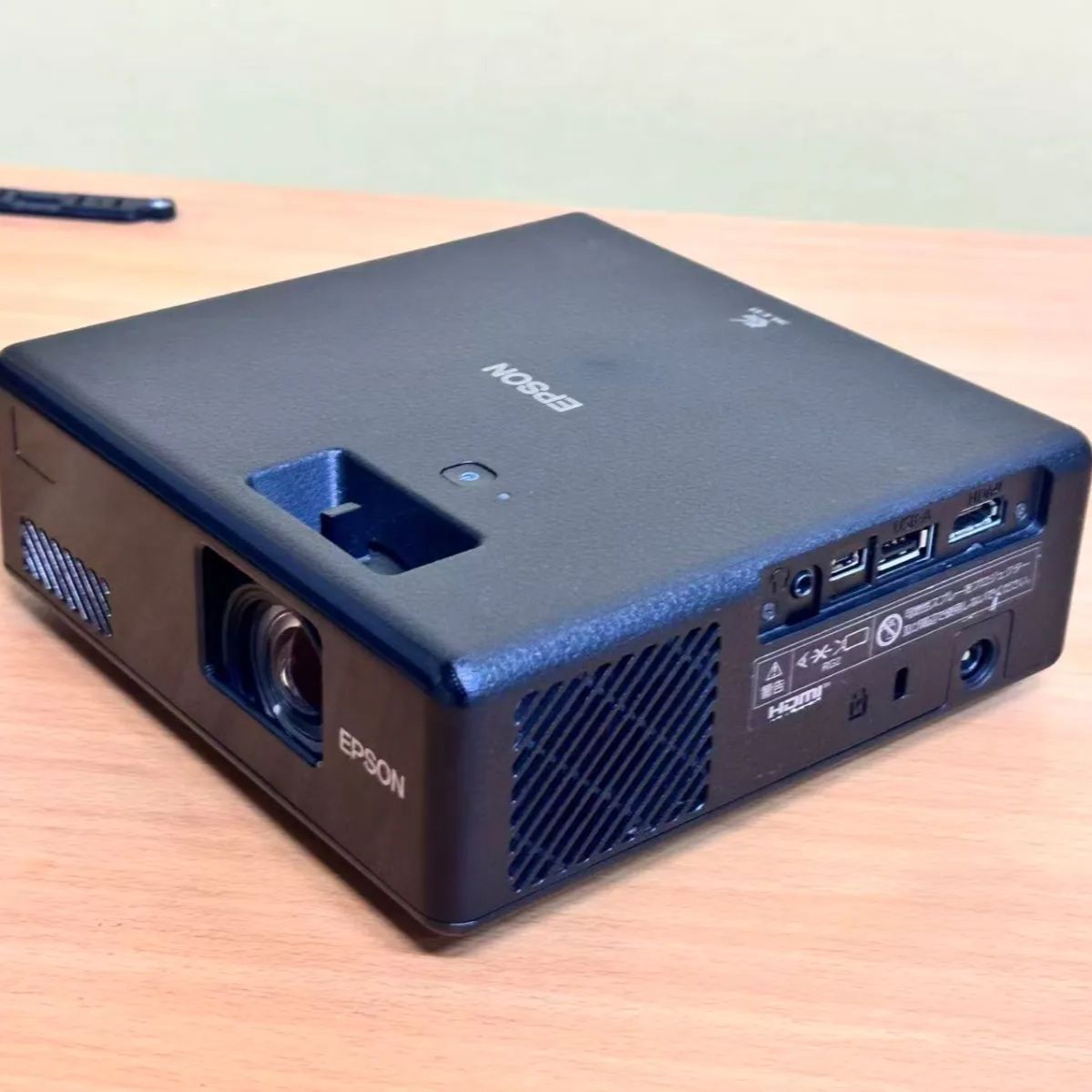 EPSON dreamio EF-11 小型 レーザープロジェクター