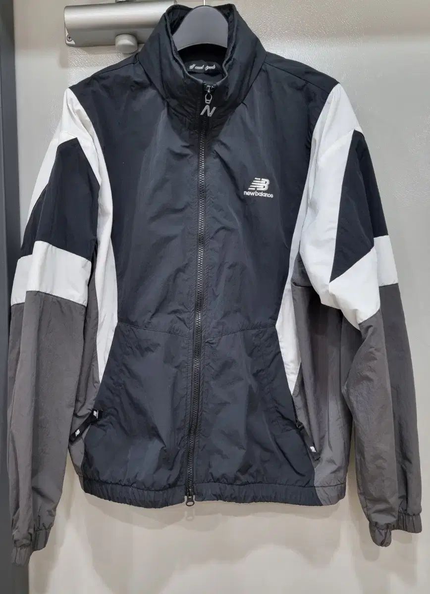 【雷市場（ポンジャン）商品韓国直送】 New Balance(ニューバランス) UNI N 飛ぶ ウォームアップ ジャケット ウインドブレーカー 黒 M