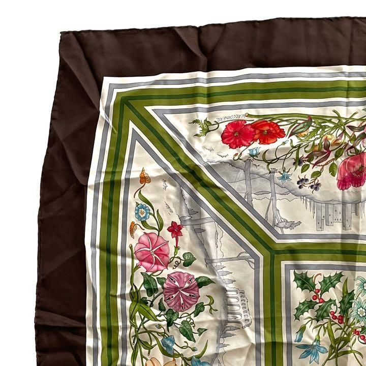GUCCI　グッチ　スカーフ　ストール　V.ACCORNERO　花　宮殿 GUCCI グッチ スカーフ ストール V.ACCORNERO 花 宮殿 - メルカリ