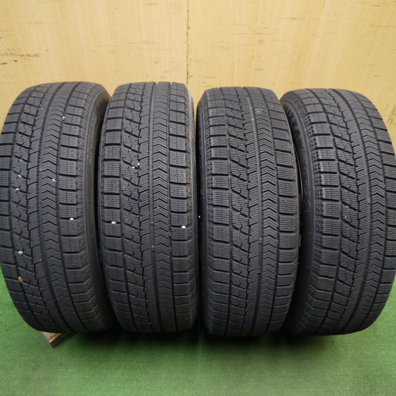 バリ溝！キレイ！ほぼ10分☆スタッドレス 175/65R14 ブリヂストン 