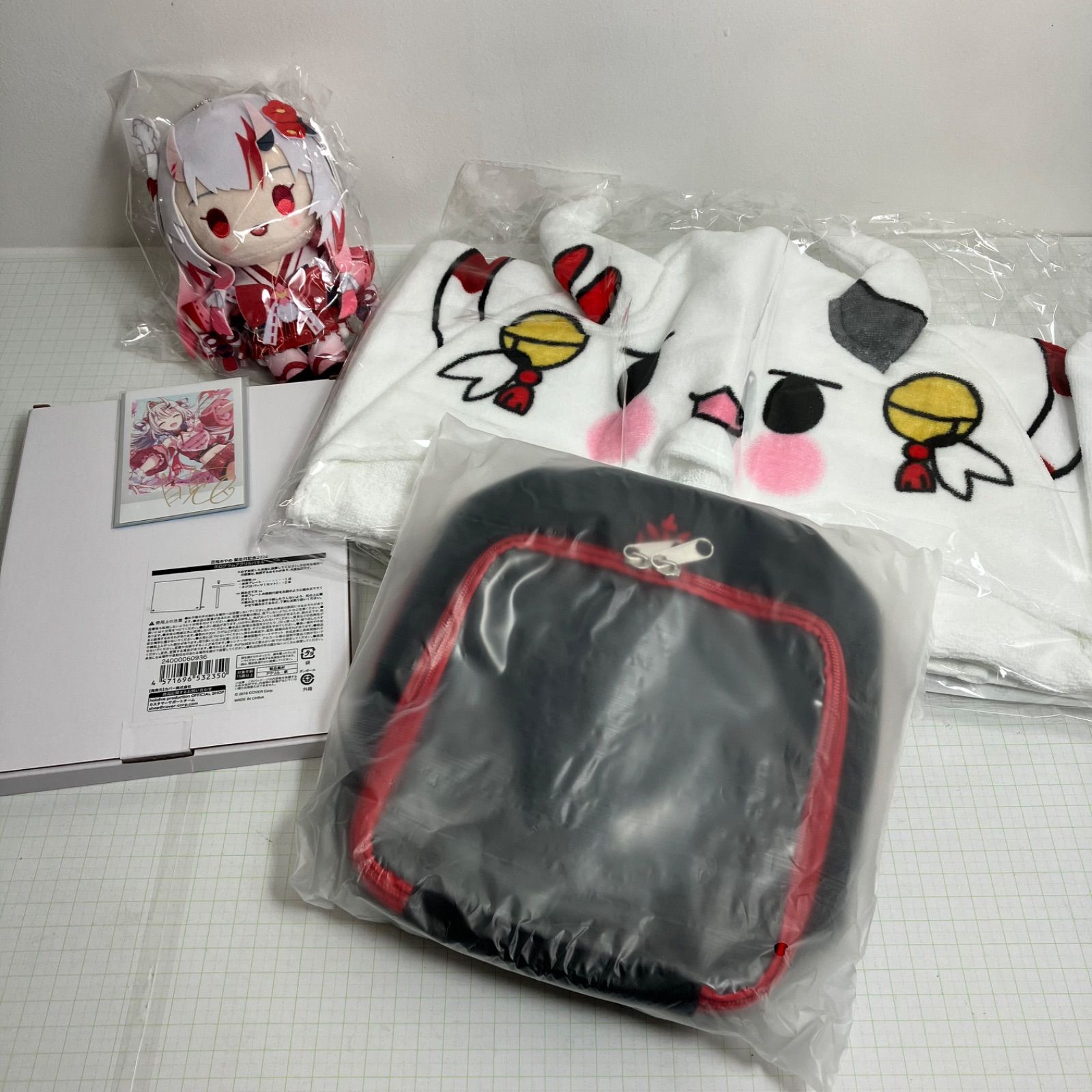 瀬戸店 未開封 百鬼あやめ 誕生日記念2025 グッズ５点セット ホログラムアクリルパネル ぬいぐるみキーホルダー巫女衣装ver. 百鬼組ボディバッグ ぽよ余フード付きタオル チェキ風ブロマイドカード 718-5327