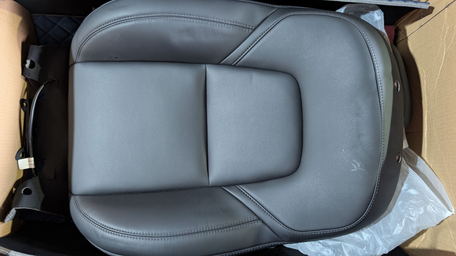 Tesla Model3 2019 シート座面背面合皮 ヘッドレストセット 黒