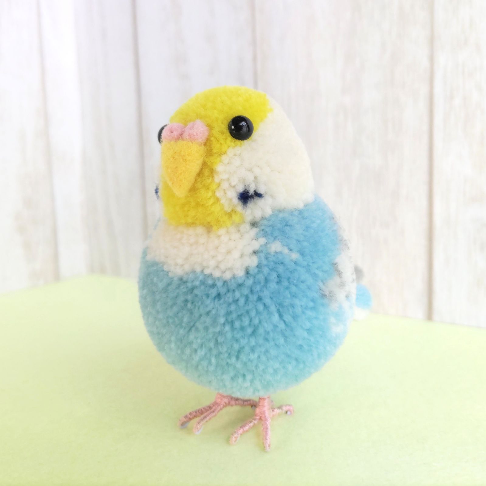 てのりばーど】ハンドメイド 鳥ぽんぽん セキセイインコ レインボーインコ 置物 - メルカリ