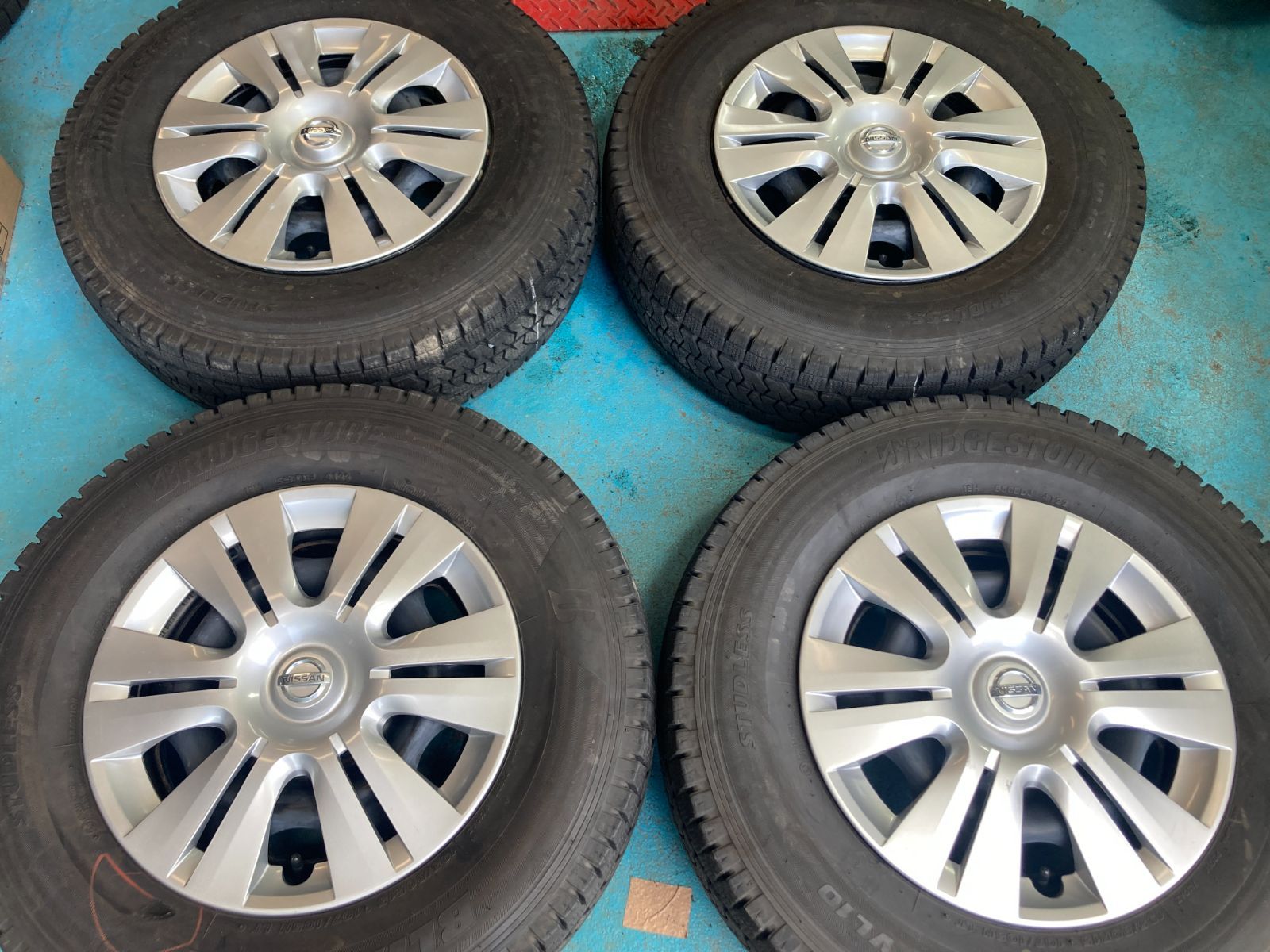 キャラバン純正　195/80R15 タイヤ・ホイール4本　2021年製 送料込 キャラバン プロスタイル 純正ホイール 2021年製 195/80R15