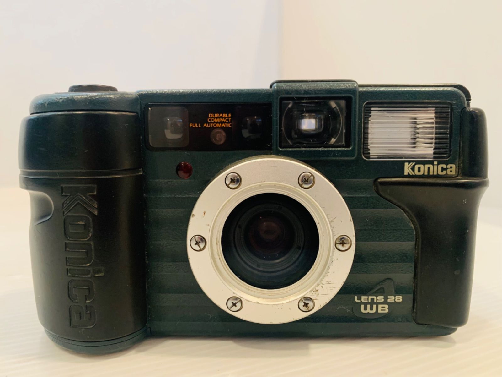 動作品】フィルムカメラ Konica 現場監督 LENS 28 WB - メルカリ