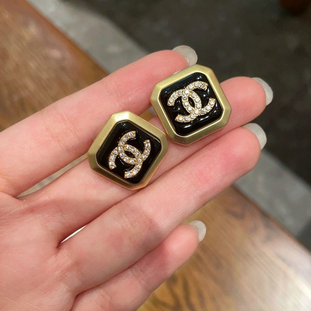 在庫一掃最終お値下げ　シャネルヴィンテージ チャーム ピアス CHANEL ヴィンテージ シャネル 1999年 チャーム付きピアス