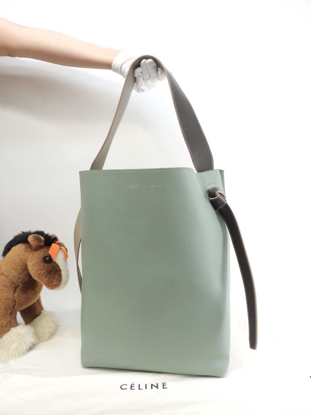 セリーヌ ツイステッドカバ レザー 緑系 セミショルダーバッグ ホーボーバッグ セリーヌ ツイステッドカバ レザー 緑系 セミショルダーバッグ