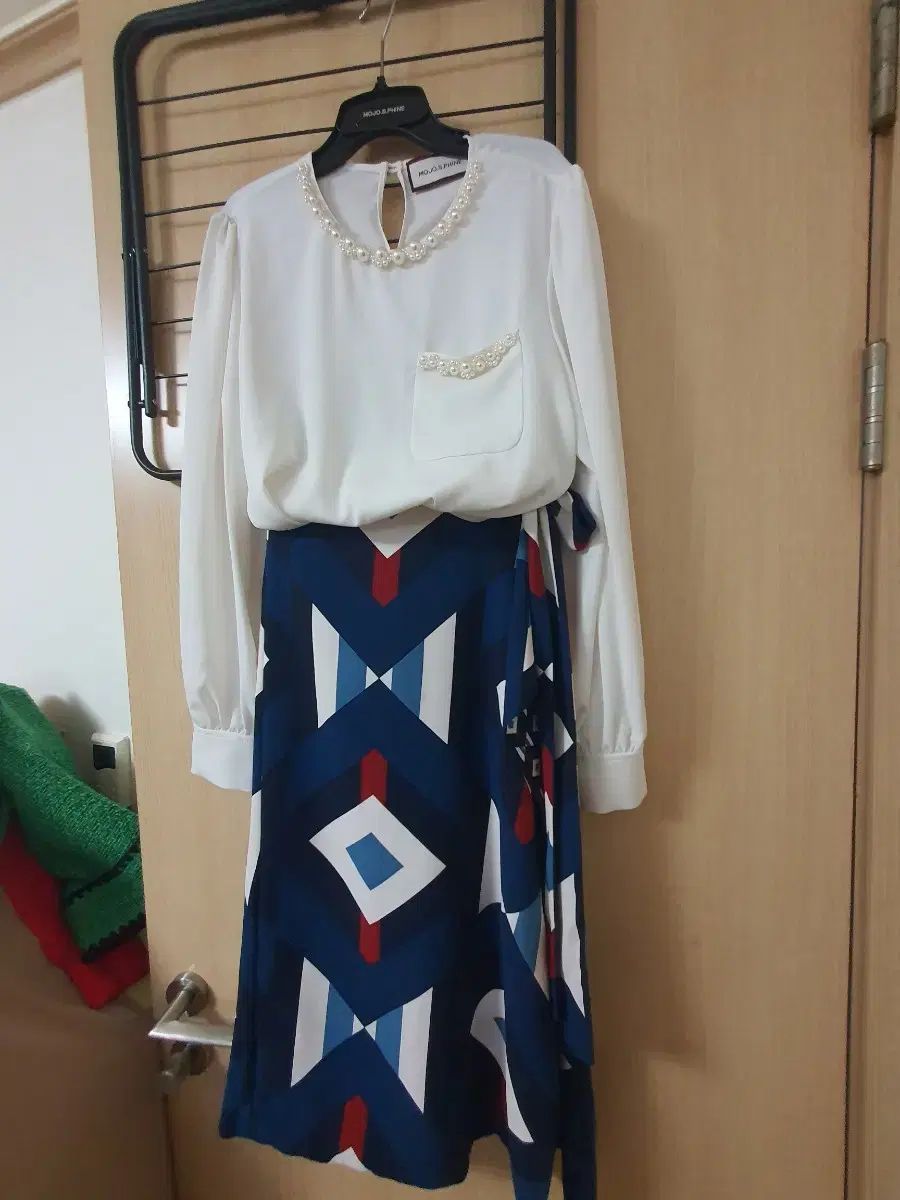 極美品 カンカン素材 LEONARD レオナール 膝丈 ワンピース ピンタック