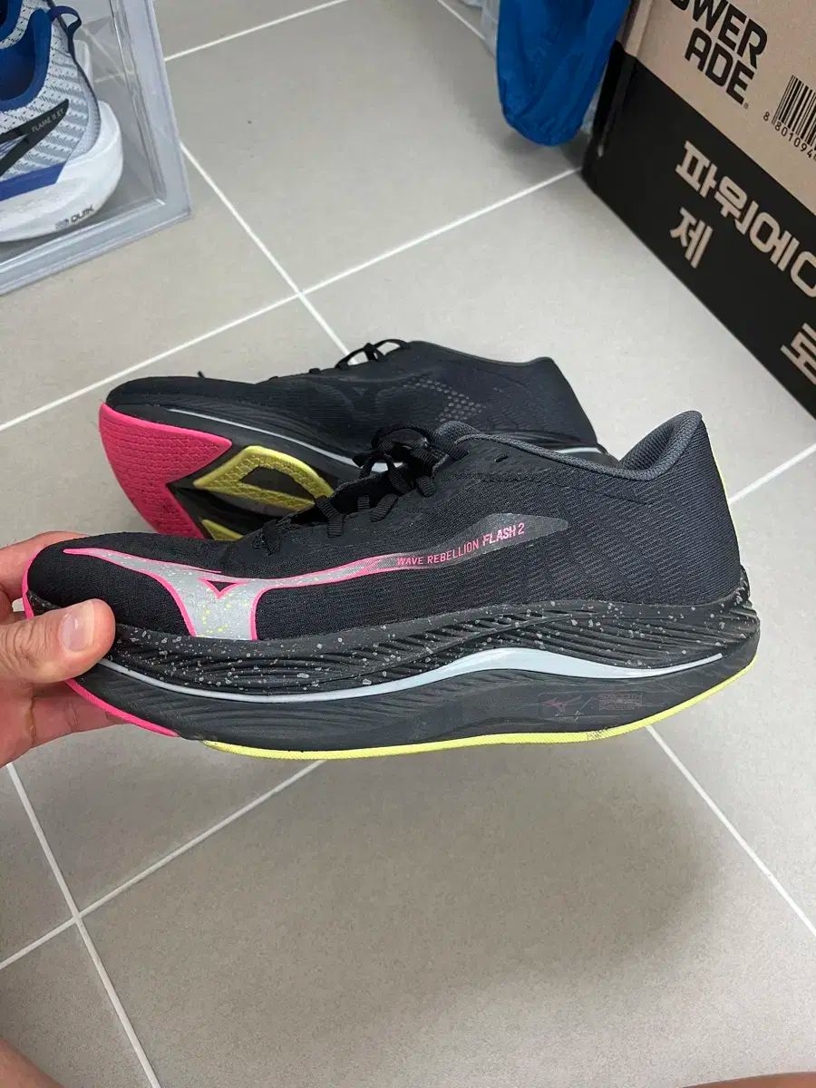 mizuno ミズノ ウェーブ 反乱 フラッシュ 2