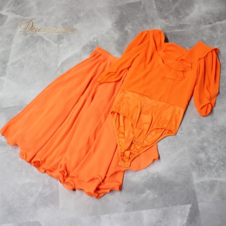 派手 テーマパーティー