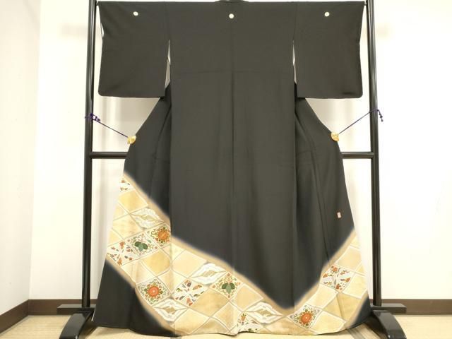 B02週末限定価格！☆USED美品☆ 「2L」 駒刺繍 金彩 黒留袖6点セット 黒留袖若松葉金彩金駒落款6点セット