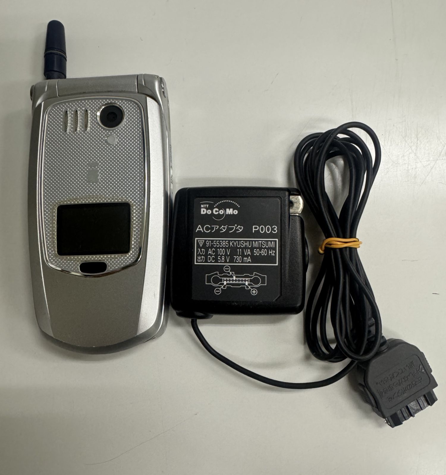 docomo ムーバP504is ドコモガラケー　充電器付