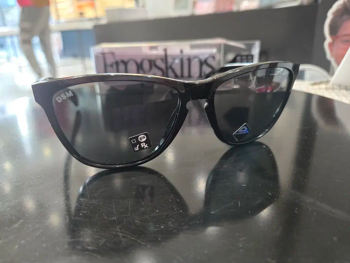 OAKLEY（オークリー) ドーバーストリートマーケット フロッグスキン 35 