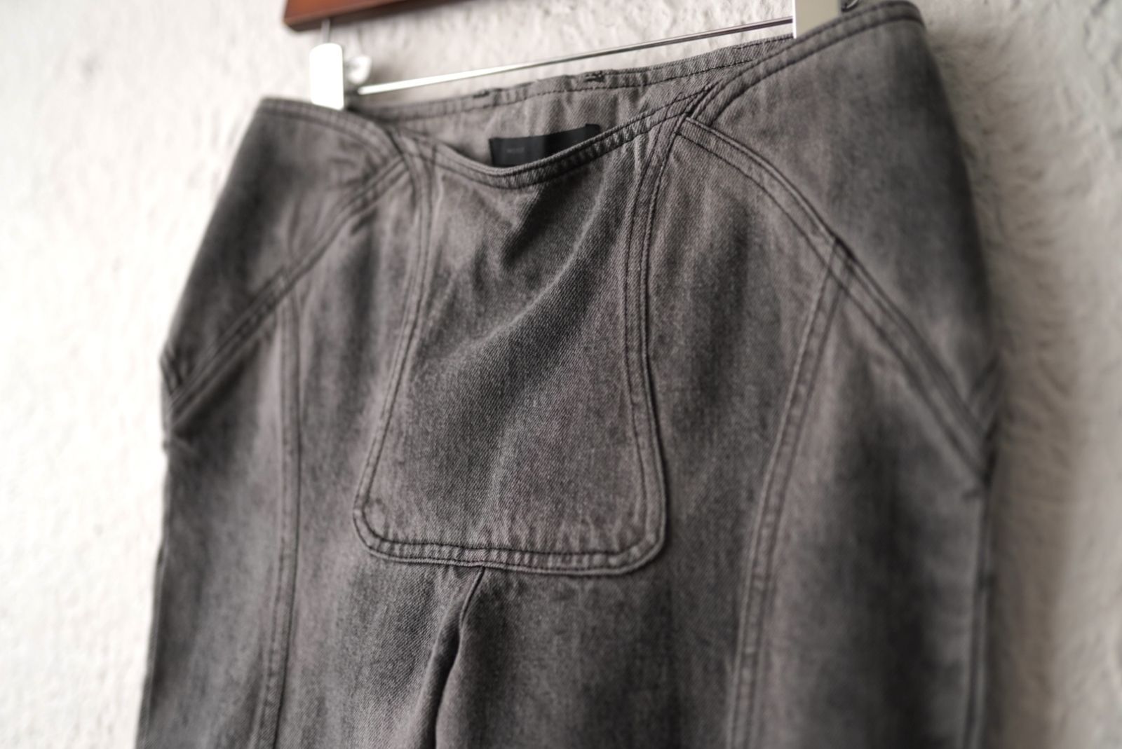 HELIOT EMIL 23SS 立体裁断デニムトラウザーズパンツ HELIOT EMIL 23SS 立体裁断デニムトラウザーズパンツ - メルカリ