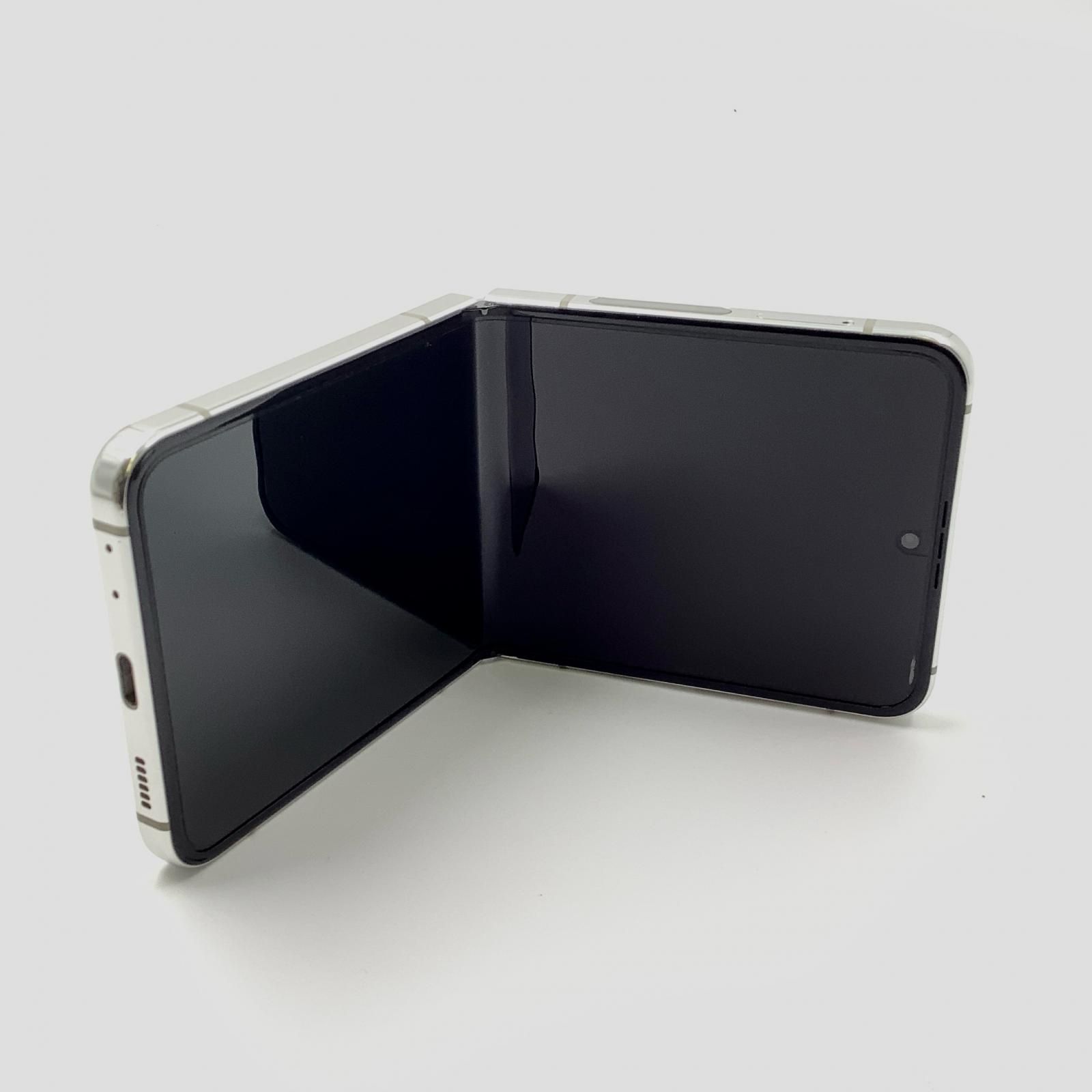 Galaxy z flip5 クリーム　256GB au【匿名配送】 Galaxy z flip5 クリーム 256GB au【匿名配送】Ω