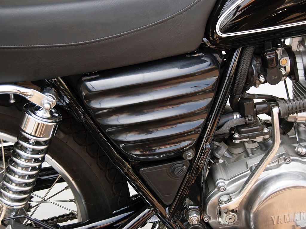 SR400 500用 リブ付きサイドカバー MOTOR ROCK MR-SM014 BRIGHTFACE_UK