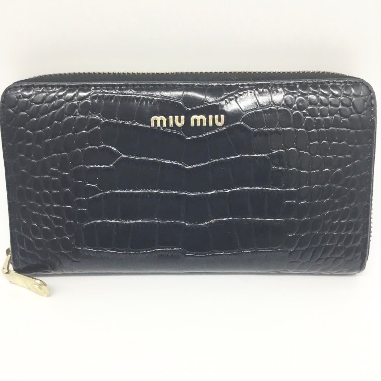 miu miu ミュウミュウ 長財布 クロコ型押し ゴールドロゴ　ラウンドジップ ミュウミュウ MIUMIU ラウンドファスナー 長財布 クロコ調 財布