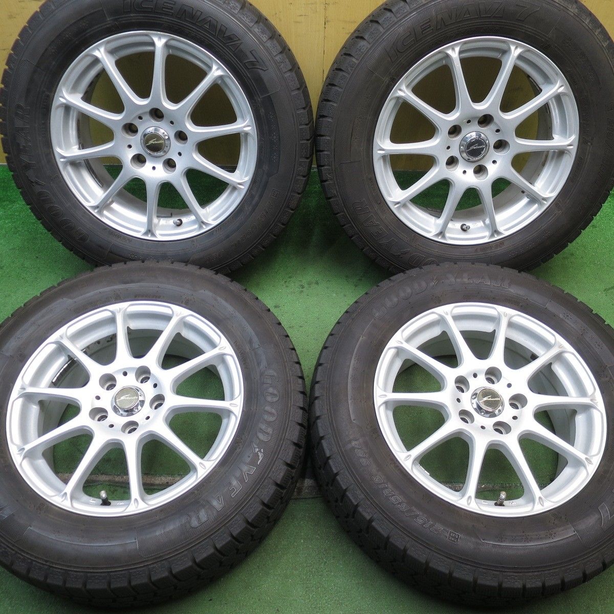 バリ溝！22年！キレイ！9.5分☆スタッドレス 215/65R16