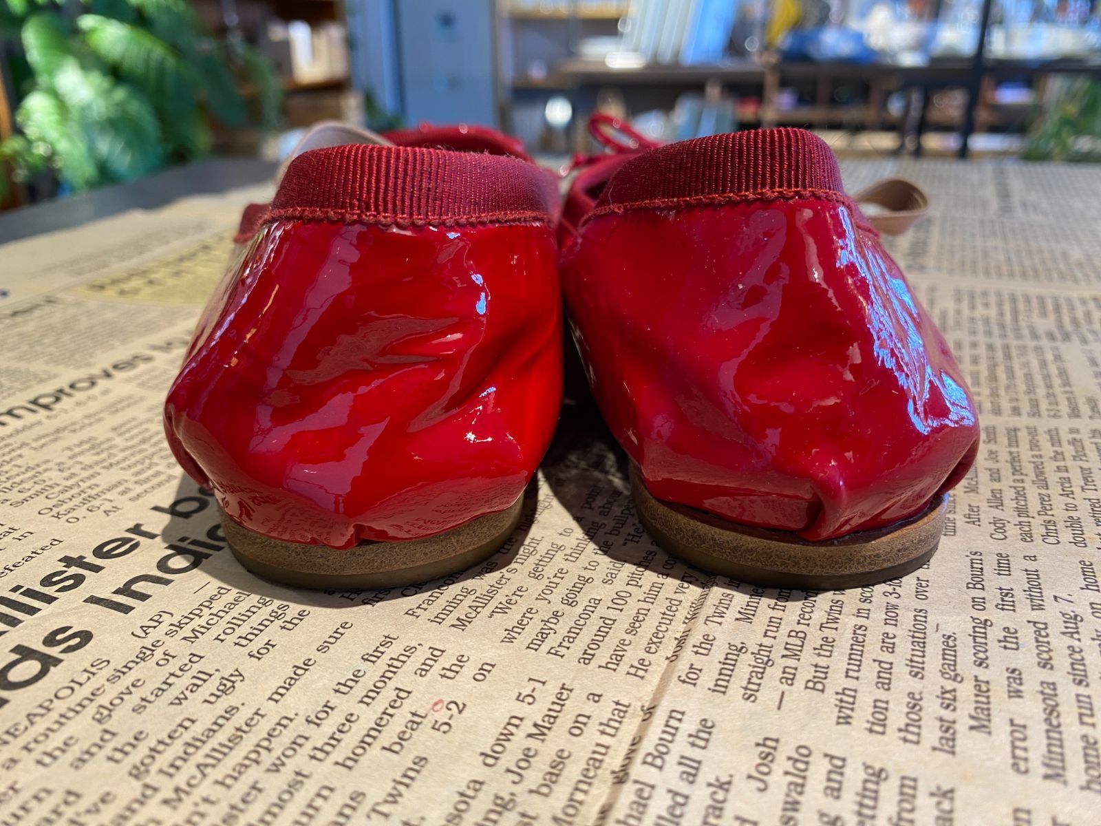 □miumiu ミュウミュウ クロスストラップ バレエシューズ レッド